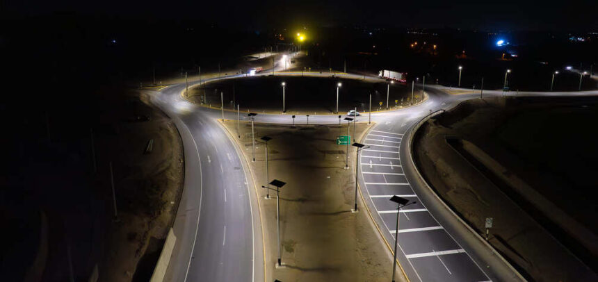 Aunor reduce casi 7 toneladas de CO₂ al año con iluminación solar vial