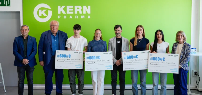 Entrega de Becas OAFI Kern Pharma - imagen cedida por Kern Pharma