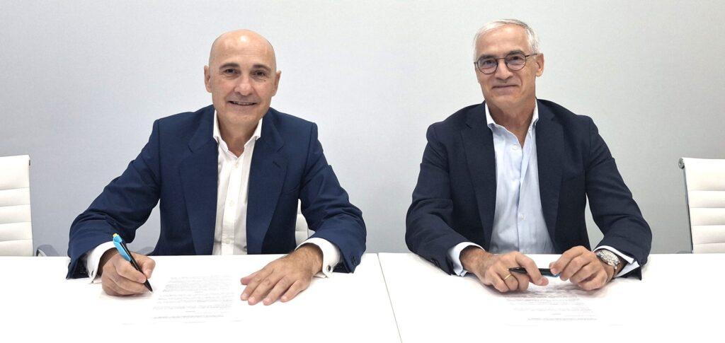 El director de AgroBank, Jaime Campos, y el director general de la FEV, José Luis Benítez