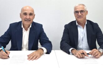 El director de AgroBank, Jaime Campos, y el director general de la FEV, José Luis Benítez