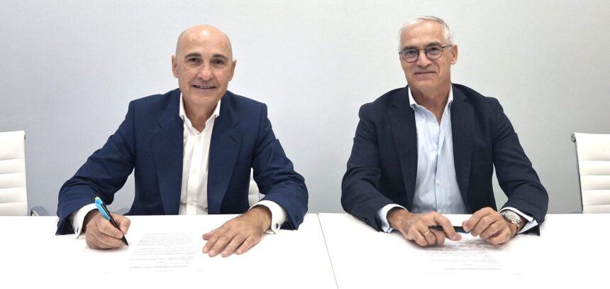 El director de AgroBank, Jaime Campos, y el director general de la FEV, José Luis Benítez