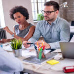 Decisiones difíciles: cómo liderar cambios sin afectar el trabajo de tu equipo