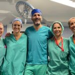 El Doctor Luis González y el equipo de quirófano de Cardiología del Hospital del Vinalopó - Grupo Ribera Salud