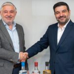 Francisco Ucha y Enrique Pena sellan el acuerdo de adquisición - Corporación Hijos de Rivera
