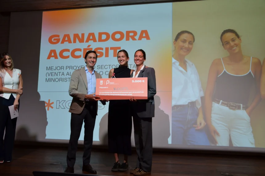 Foto Premio Emprendedoras con su ganadora - Imagen cedida por NEINVER