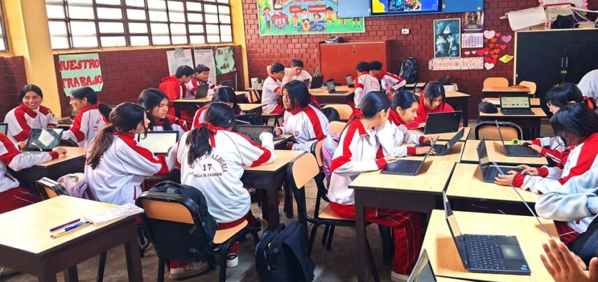 Fundación Romero capacita a más de 1,000 escolares en Inteligencia Artificial a través de su programa de voluntariado Edutech