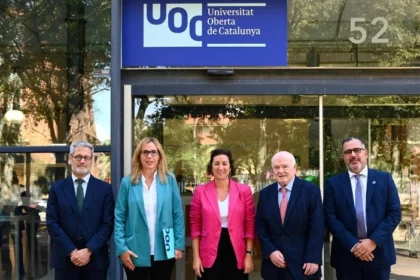 D’esquerra a dreta: Ferran Teixes Argilés, director executiu de l’Institut d’Estudis Financers; Àngels Fitó Bertran, rectora de la UOC; Alícia Romero Llano, consellera d’Economia i Finances de la Generalitat de Catalunya; Félix Masjuan Teixidó, president de la Fundació i del Grup Caixa Enginyers; i Juanjo Llopis, director general del Grup Caixa Enginyers.