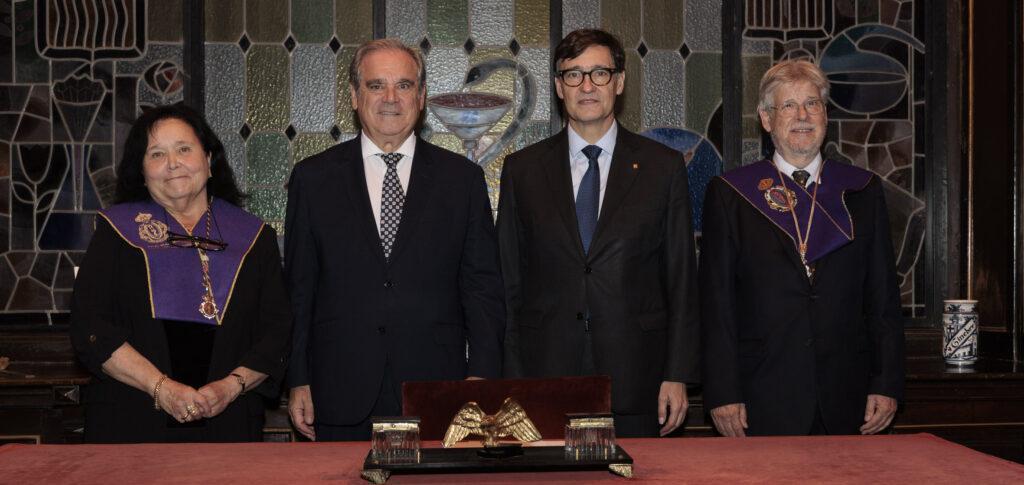 Jesús Aguilar ingresa a la Real Academia de Farmacia de Cataluña en un evento presidido por Salvador Illa