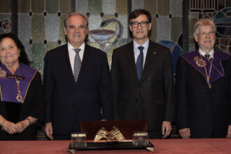 Jesús Aguilar ingresa a la Real Academia de Farmacia de Cataluña en un evento presidido por Salvador Illa