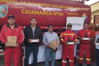 Redinter realiza donación a los bomberos para fortalecer respuesta ante incendios forestales en Cajamarca