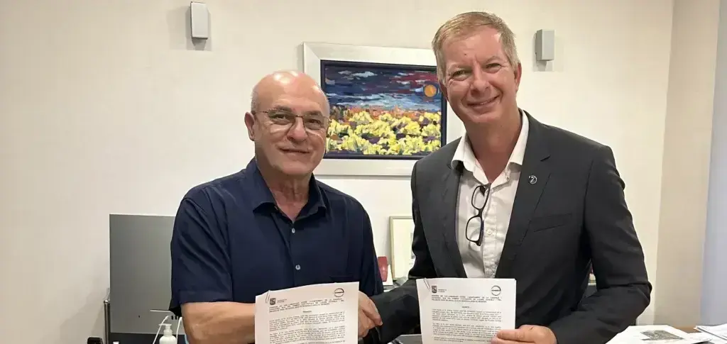 Firma de Covestro en el Ayuntamiento de la Canonja - imagen cedida por Covestro