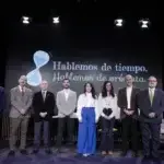 David Beas (i), Director de Government Affairs y Market Access de Johnson & Johnson Innovative Medicine, posa para la foto de familia junto a los ponentes de la presentación de la campaña “Hablemos de Tiempo. Hablemos de Próstata”, hoy, 06 de noviembre de 2024, en Madrid. EFE/David Fernández
