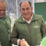 El Presidente de Iberdrola, Ignacio Galán, junto a voluntarios de la compañía - Imagen cedida por Iberdrola