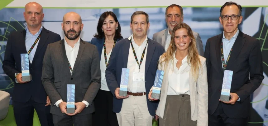 Juan Carlos González, Jefe de Compras de Envases y Embalajes Grupo Ángel Camacho; Felipe González Campos, Responsable de Sostenibilidad y Medio Ambiente Grupo Félix Solís Avantis; Yolanda Arranz, Head of Procurement de Grupo Pernod Ricard; Javier Miguel Ariz Navarreta Procurement Expert MMPP & Value Engineering de Grupo Pernod Ricard; Luis Cardoso, Cooperate Supply Chain Director de Grupo BA Glass; Joana Pérez, Corporate Supply Chain de Grupo BA Glass; José María Carrasco, CEO de Cartonplast Ibérica.