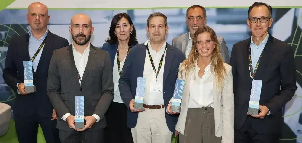 Juan Carlos González, Jefe de Compras de Envases y Embalajes Grupo Ángel Camacho; Felipe González Campos, Responsable de Sostenibilidad y Medio Ambiente Grupo Félix Solís Avantis; Yolanda Arranz, Head of Procurement de Grupo Pernod Ricard; Javier Miguel Ariz Navarreta Procurement Expert MMPP & Value Engineering de Grupo Pernod Ricard; Luis Cardoso, Cooperate Supply Chain Director de Grupo BA Glass; Joana Pérez, Corporate Supply Chain de Grupo BA Glass; José María Carrasco, CEO de Cartonplast Ibérica.