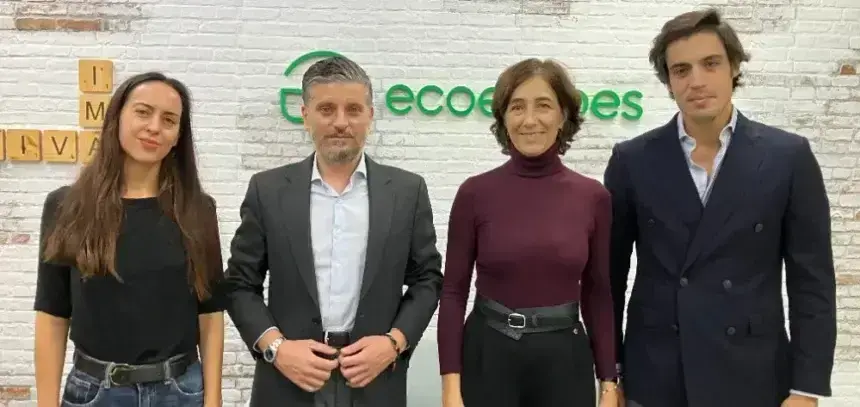 De izquierda a derecha, Virginia Moreno (especialista en Relaciones Externas de Ecoembes), Antonio Magraner (secretario general de CEAJE), Begoña de Benito (directora de Relaciones Externas de Ecoembes) y Daniel Cifuentes (responsable de Comunicación de CEAJE), durante la presentación celebrada ayer