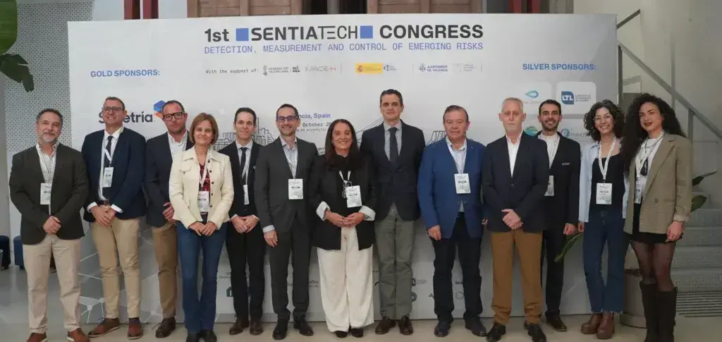 De izquierda a derecha: Carlos Ferrer (Eurofins), Virgilio Elías (Unimat), Pedro Navalón (Labaqua), Adela Yáñez (Labaqua), Carlos Fito (ITENE), Francisco José Vea (Simetría y SentiaTech), Marián Ferre (AEI), Julio Delgado (GVA), Javier Zabaleta (ITENE), David Rosa (Valencia Innovation Capital), Pablo Ibáñez (SentiaTech), Beatriz Vallejo (LTL) y Esther Méndez (Global Omnium)