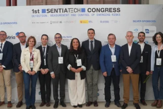De izquierda a derecha: Carlos Ferrer (Eurofins), Virgilio Elías (Unimat), Pedro Navalón (Labaqua), Adela Yáñez (Labaqua), Carlos Fito (ITENE), Francisco José Vea (Simetría y SentiaTech), Marián Ferre (AEI), Julio Delgado (GVA), Javier Zabaleta (ITENE), David Rosa (Valencia Innovation Capital), Pablo Ibáñez (SentiaTech), Beatriz Vallejo (LTL) y Esther Méndez (Global Omnium)