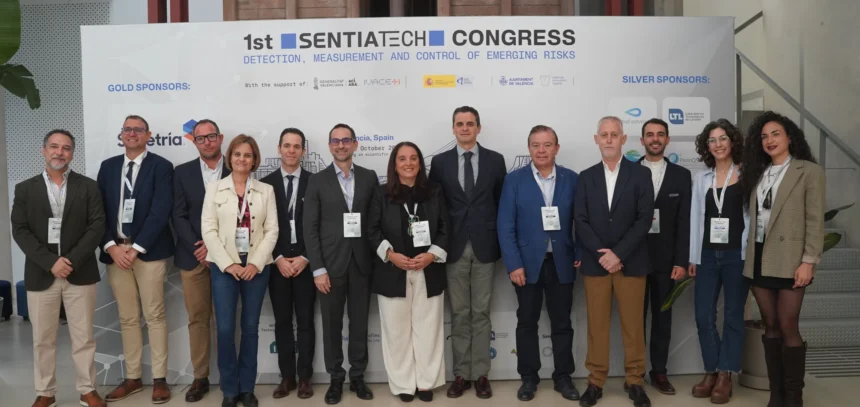 De izquierda a derecha: Carlos Ferrer (Eurofins), Virgilio Elías (Unimat), Pedro Navalón (Labaqua), Adela Yáñez (Labaqua), Carlos Fito (ITENE), Francisco José Vea (Simetría y SentiaTech), Marián Ferre (AEI), Julio Delgado (GVA), Javier Zabaleta (ITENE), David Rosa (Valencia Innovation Capital), Pablo Ibáñez (SentiaTech), Beatriz Vallejo (LTL) y Esther Méndez (Global Omnium)