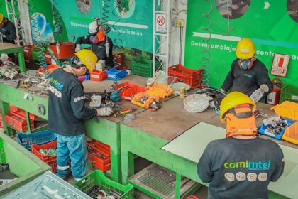 ¿Cómo el reciclaje de residuos electrónicos permite recuperar metales valiosos?