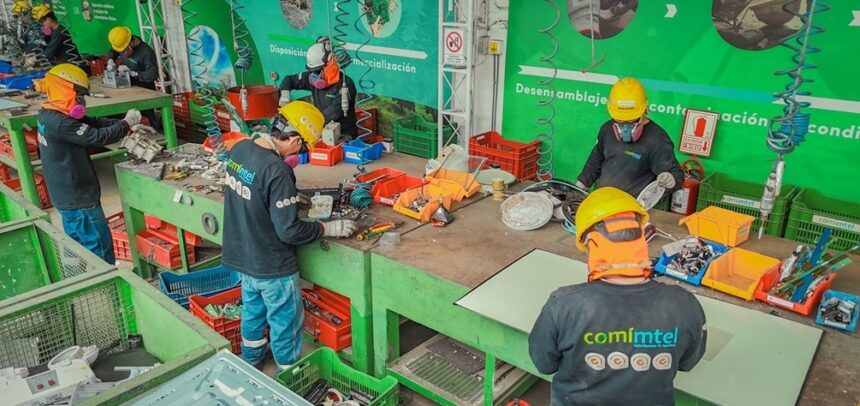 ¿Cómo el reciclaje de residuos electrónicos permite recuperar metales valiosos?
