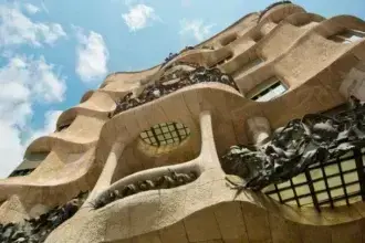 Foto de tyler hendy: https://www.pexels.com/es-es/foto/edificio-de-hormigon-175934/