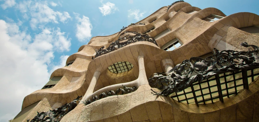 Foto de tyler hendy: https://www.pexels.com/es-es/foto/edificio-de-hormigon-175934/