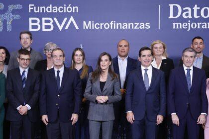 Foto de familia del acto "Datos que mejoran vidas", con la presidencia de S.M. La Reina Doña Letizia - FMBBVA