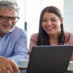 La generación plateada se reinventa: mayores de 50 años apuestan por la capacitación virtual