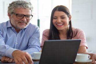 La generación plateada se reinventa: mayores de 50 años apuestan por la capacitación virtual