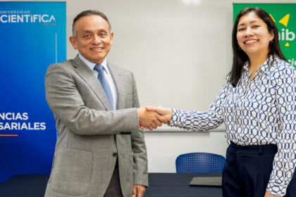 Mibanco y la Universidad Científica del Sur firman convenio para impulsar el Programa Miconsultor