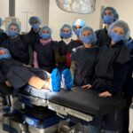 El hospital de Ribera Salud acerca la realidad sanitaria a los estudiantes de Bachiller del programa ‘Maristas Contigo’ con talleres prácticos, visitas guiadas y demostraciones de RCP