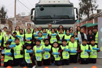Volvo Group Peru promueve la seguridad vial infantil con el programa global “Para, Observa y Avisa”