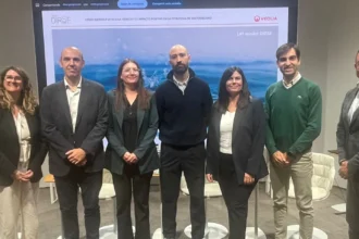 Foto de familia - de izquierda a derecha: Fernando Lázaro, Carlos Arango, Desireé Marín, Clemente Vergara, Pilar Codina, Daniel Bueno Rubio y Dulcinea Meijide