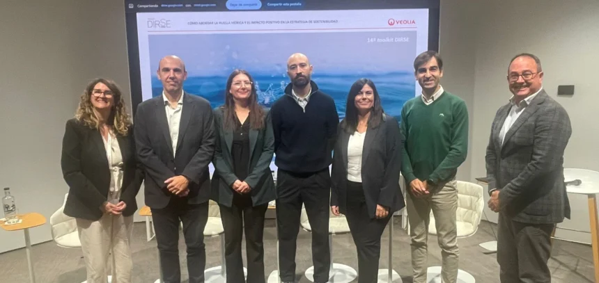 Foto de familia - de izquierda a derecha: Fernando Lázaro, Carlos Arango, Desireé Marín, Clemente Vergara, Pilar Codina, Daniel Bueno Rubio y Dulcinea Meijide