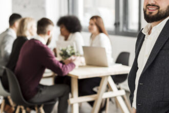 Expertos de LEIALTA y AZ Asociados analizan los nuevos riesgos en materia laboral - Imagen de stock (Freepik.es)