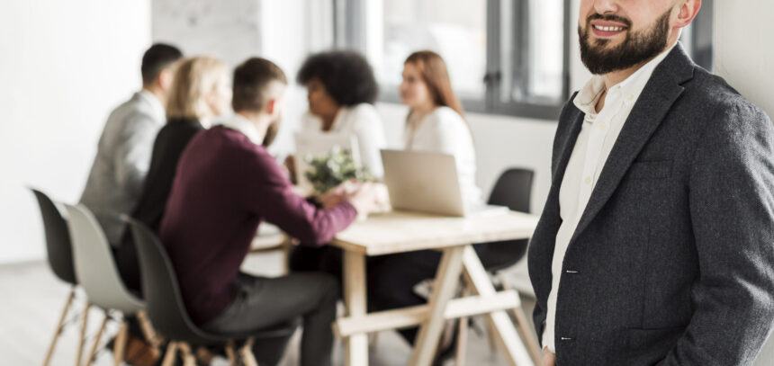 Expertos de LEIALTA y AZ Asociados analizan los nuevos riesgos en materia laboral - Imagen de stock (Freepik.es)