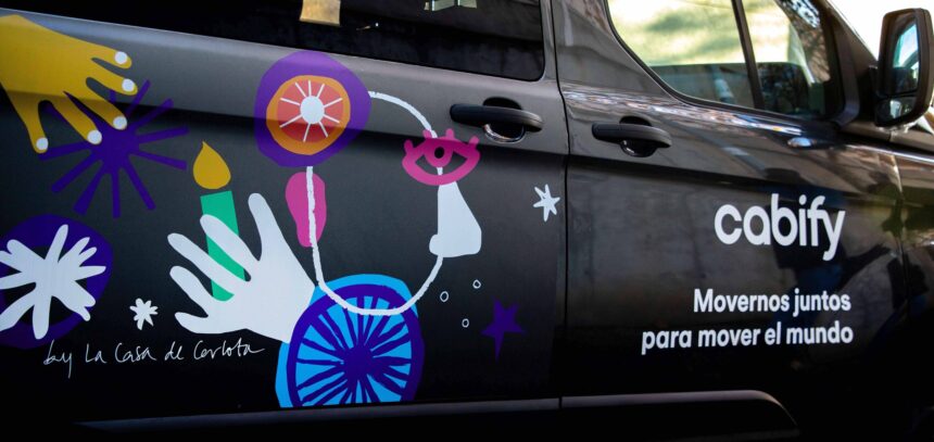 Una veintena de vehículos accesibles en Madrid lucen diseños creados por personas con discapacidad - Cabify