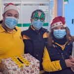 Equipo voluntario de Correos en Algeciras lleva la magia de la Navidad al Hospital Punta de Europa