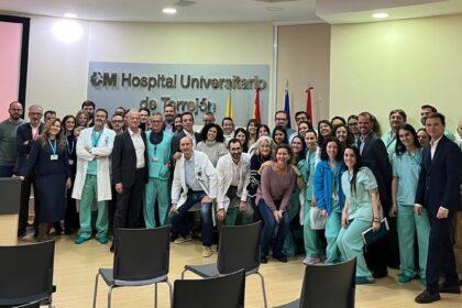 Emmanuel de Geuser, Presidente del grupo sanitario Ribera Salud, con profesionales del Hospital Universitario de Torrejón en la reunión en el centro