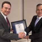 Entrega de la certificación: Arturo Gonzalo Aizpiri, Consejero Delegado de Enagás; y Rafael García Meiro, CEO de AENOR