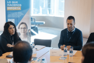 Participantes del foro "Libre para ser tú", organizado por Grifols junto a decenas de empresas y asociaciones en su sede corporativa