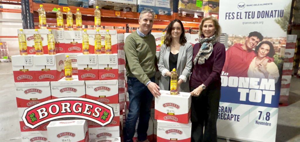 Acto de entrega de la donación de aceite al Banc dels Aliments - Borges International Group