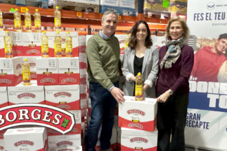 Acto de entrega de la donación de aceite al Banc dels Aliments - Borges International Group