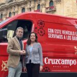 Julio Millán, Alcalde de Jaén; y Ada Bernal, Directora de Relaciones institucionales en Andalucía en HEINEKEN España durante el evento de presentación del acuerdo en Jaén