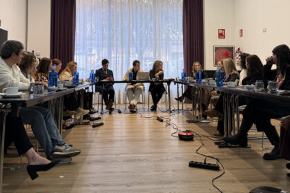 Laura Eguiluz, Directora de Comunicación y Relaciones Institucionales de Corresponsables, modera el Diálogo Corresponsables - MAPFRE