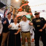 ISM instala dos árboles navideños para reforzar la seguridad ciudadana en Gamarra