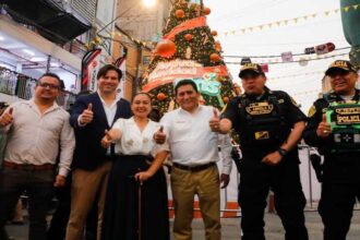 ISM instala dos árboles navideños para reforzar la seguridad ciudadana en Gamarra