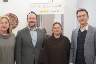 Firma del convenio de colaboración con Orange en el Ayuntamiento de Manises