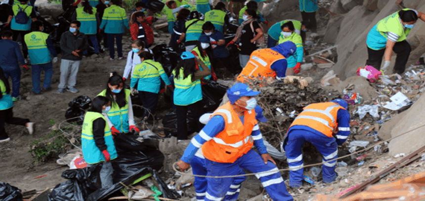 Minam y voluntarios ambientales realizan limpieza del río Rímac